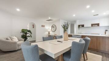 تناول الطعام