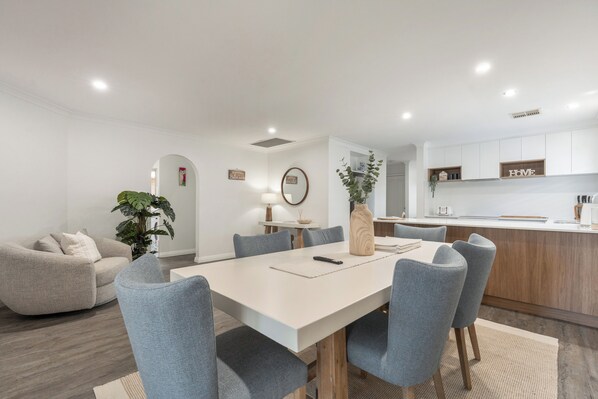 Dining - White Sands Holiday Home | Central Busselton - Walk Everywhere | Pet Friendly (West Busselton)