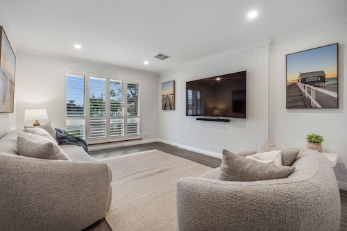 White Sands Holiday Home | Central Busselton - Walk Everywhere | Pet Friendly