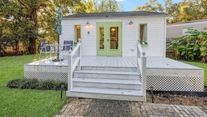 A small, single-story house with a front porch and a green door. - Tiny house 5 minutes near Kemah boardwalk! (Bacliff)