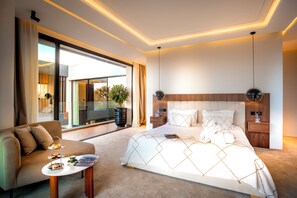 5 bedrooms, in-room safe, iron/ironing board, free WiFi