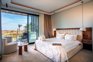 5 bedrooms, in-room safe, iron/ironing board, free WiFi