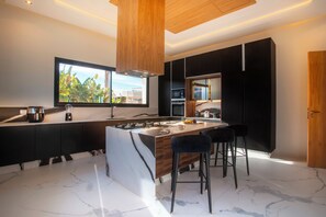 Micro-ondas, fogão, cooktop, lava-louças