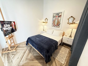2 bedrooms, iron/ironing board, internet, bed sheets
