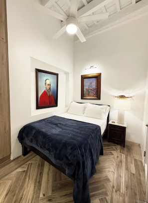 2 bedrooms, iron/ironing board, internet, bed sheets