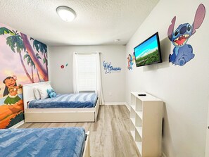 5 bedrooms, iron/ironing board, free WiFi, bed sheets - Lovely Home in Gated Resort with Extensive Amenities (Davenport)
