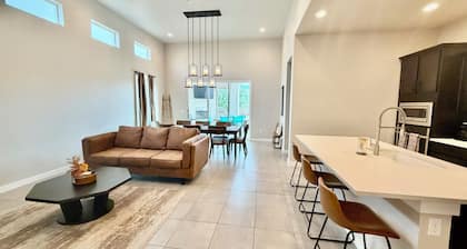 Modern 4BR, 3 King Beds + Full Near Red Hawk