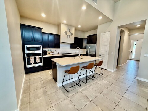 Modern 4BR, 3 King Beds + Full Near Red Hawk