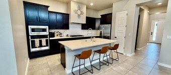 Modern 4BR, 3 King Beds + Full Near Red Hawk