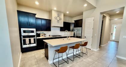 Modern 4BR, 3 King Beds + Full Near Red Hawk