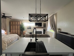 1 chambre, fer et planche à repasser, Wi-Fi, draps fournis