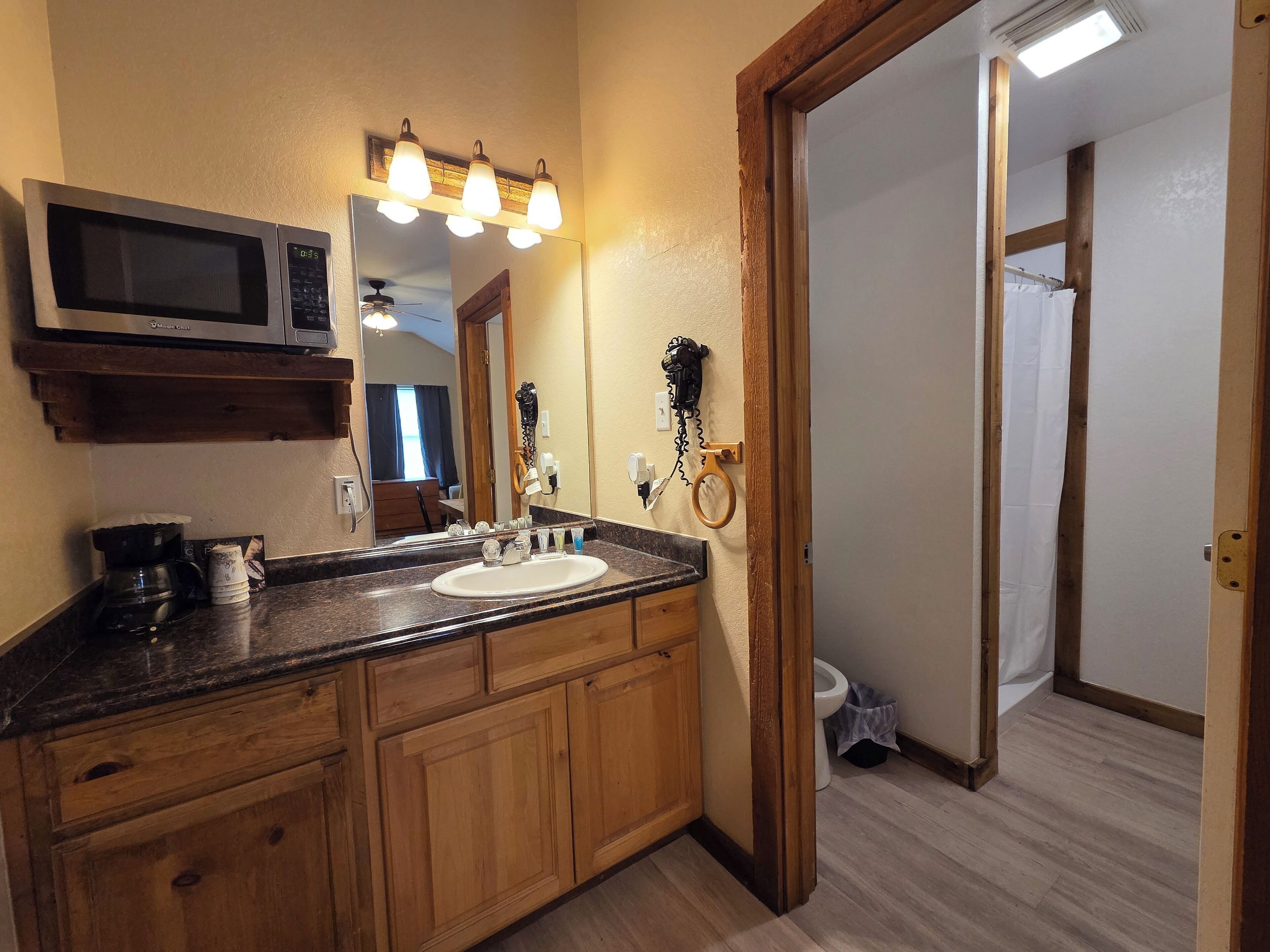 Deluxe Cabin | Bathroom