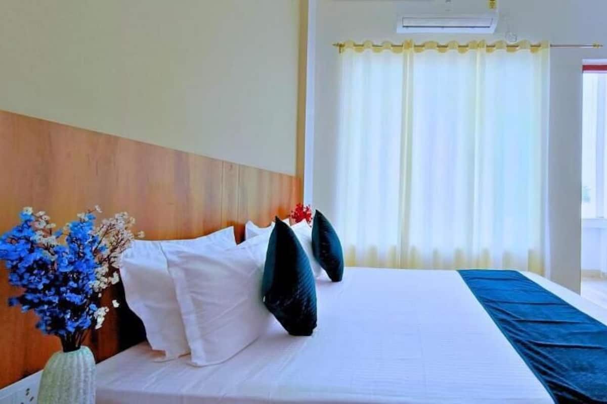 Deluxe Double Room, Balcony | Desk, free WiFi