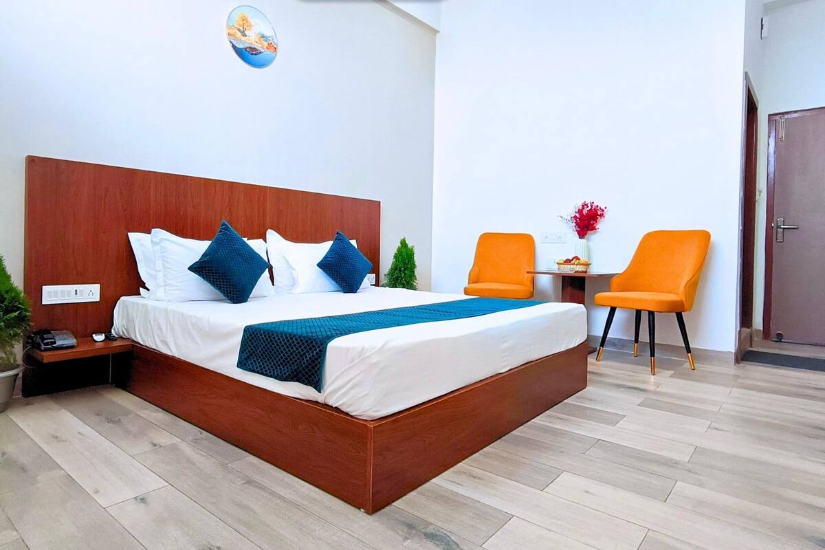 Quarto casal luxo, vista para o vinhedo | Escrivaninha, Wi-Fi de cortesia