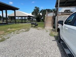 المنطقة المحيطة بالمنشأة