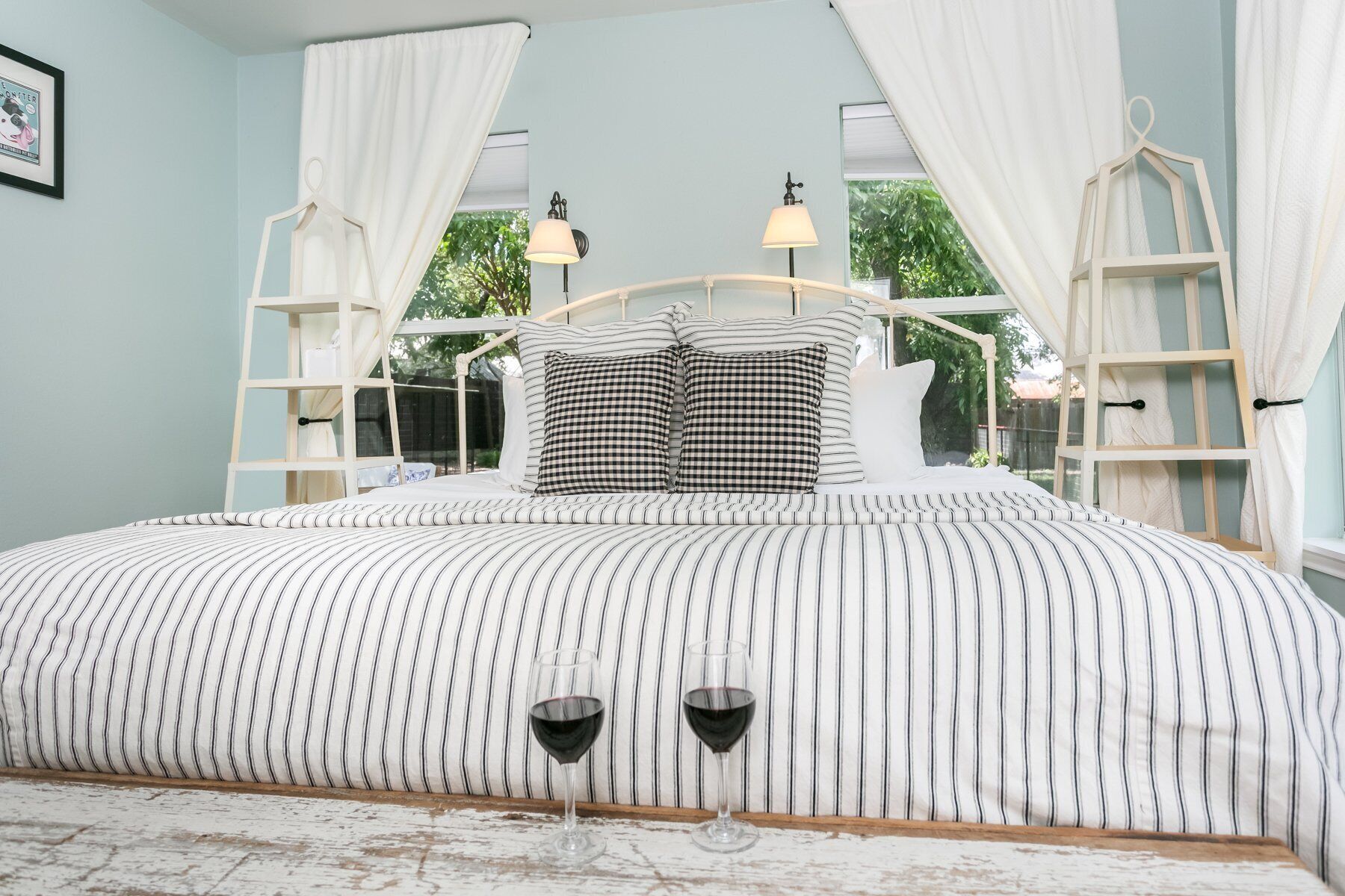 2 bedrooms, iron/ironing board, free WiFi, bed sheets