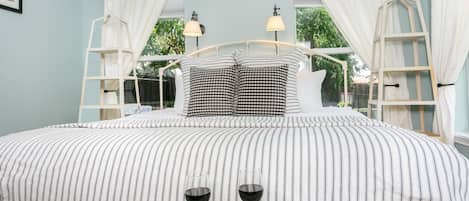 2 室のベッドルーム、アイロン / アイロン台、WiFi (無料)、ベッドシーツ