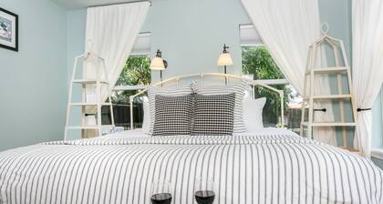 Dogologie Haus | 2/2, Pet Amenities, Gas Grill, Pets w/ Fee