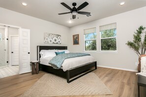 2 bedrooms, iron/ironing board, free WiFi, bed sheets