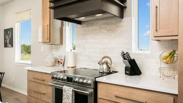 Fridge, microwave, dishwasher, coffee/tea maker