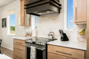 Fridge, microwave, dishwasher, coffee/tea maker