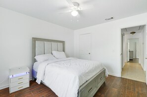 4 chambres, fer et planche Ă repasser, Wi-Fi, draps fournis
