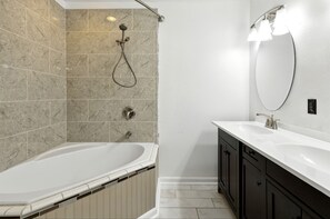 Handtücher, Seife, Toilettenpapier