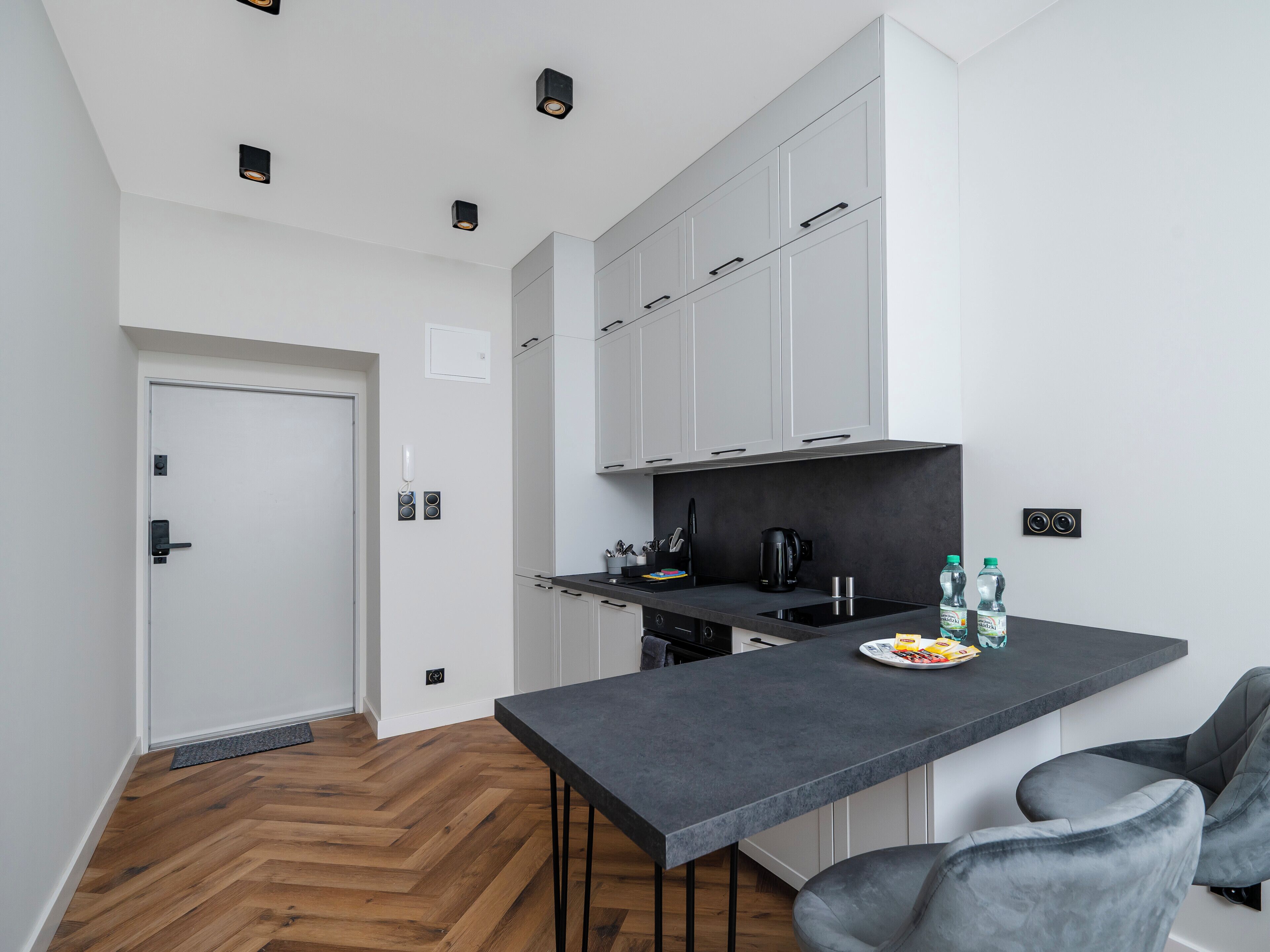 Geladeira, fogão, cooktop, lava-louças