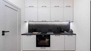 Kühlschrank, Ofen, Herdplatte, Geschirrspüler