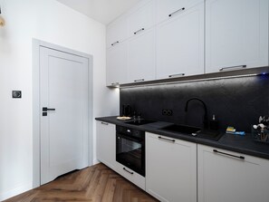 Refrigerador, horno, parrilla de estufa y lavavajillas