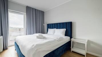 1 dormitori, planxa i posts de planxar, wifi i roba de llit