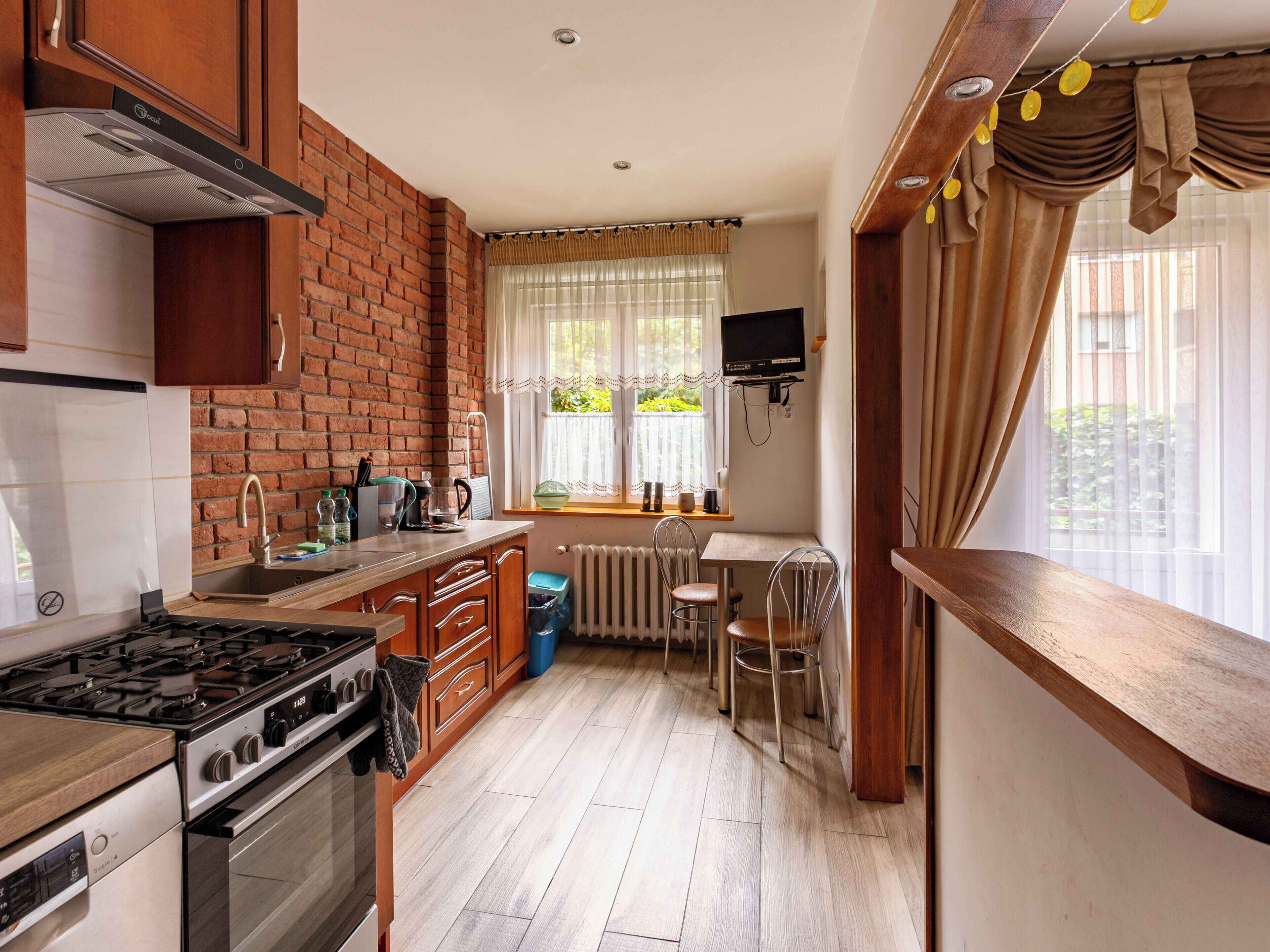 ثلاجة، فرن، موقد طهي مسطح، غسالة أطباق