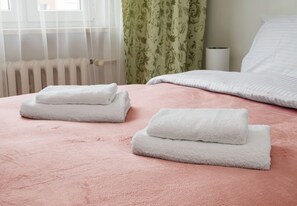 2 bedrooms, iron/ironing board, WiFi, bed sheets