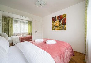 2 bedrooms, iron/ironing board, WiFi, bed sheets