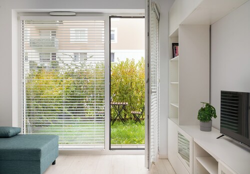 Marywilska Apartment with Garden