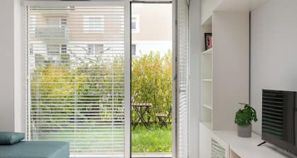 Marywilska Apartment with Garden