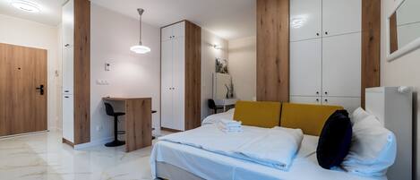 Silitysrauta/-lauta, Wi-Fi, vuodevaatteet