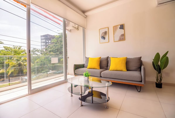 Deluxe Apartment | Living area