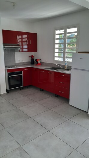 Mikroaaltouuni, uuni, liesi