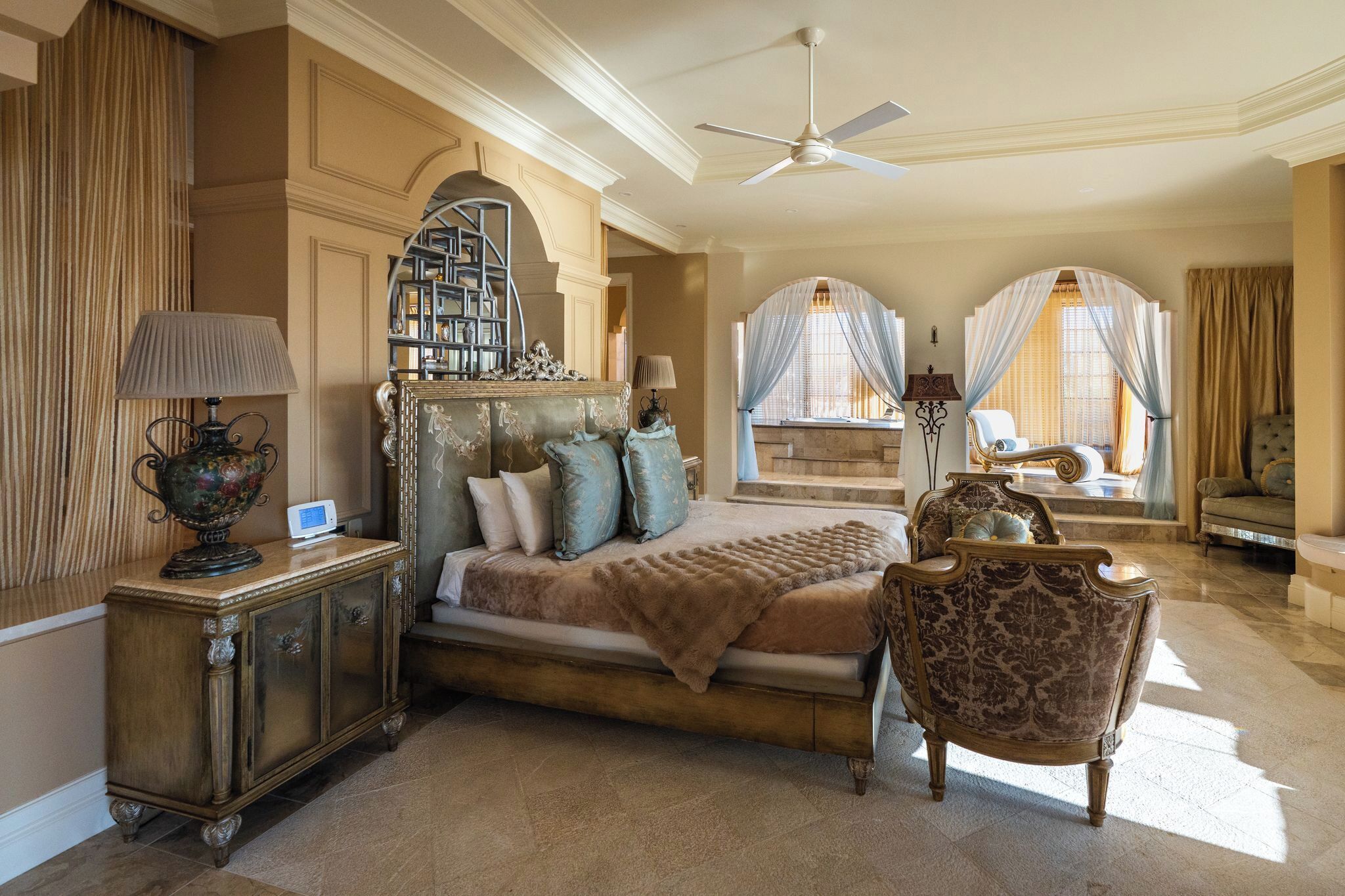 6 bedrooms, iron/ironing board, WiFi, bed sheets