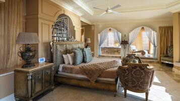 6 bedrooms, iron/ironing board, WiFi, bed sheets