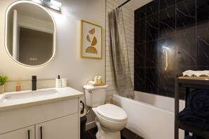 Hair dryer, towels, soap, toilet paper - CASA BOHO I Cozy Boho Retreat in NW Calgary (Calgary)