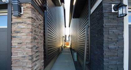 CASA BOHO I Cozy Boho Retreat in NW Calgary