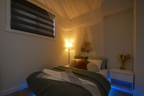 1 bedroom, iron/ironing board, WiFi, bed sheets - CASA BOHO I Cozy Boho Retreat in NW Calgary (Calgary)