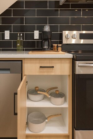 Microwave, oven, stovetop, dishwasher - CASA BOHO I Cozy Boho Retreat in NW Calgary (Calgary)