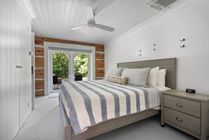 5 slaapkamers, een bureau, een strijkplank/strijkijzer, gratis wifi