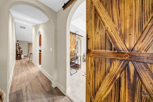 Modern Getaway-Private Tub & Game Room