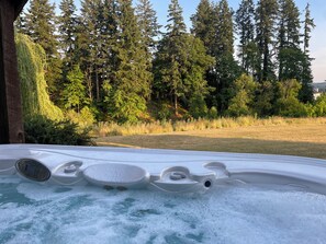 Tina de hidromasaje al aire libre