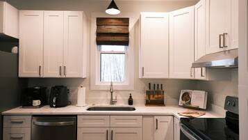 ميكروويف، فرن، موقد طهي مسطح، غسالة أطباق