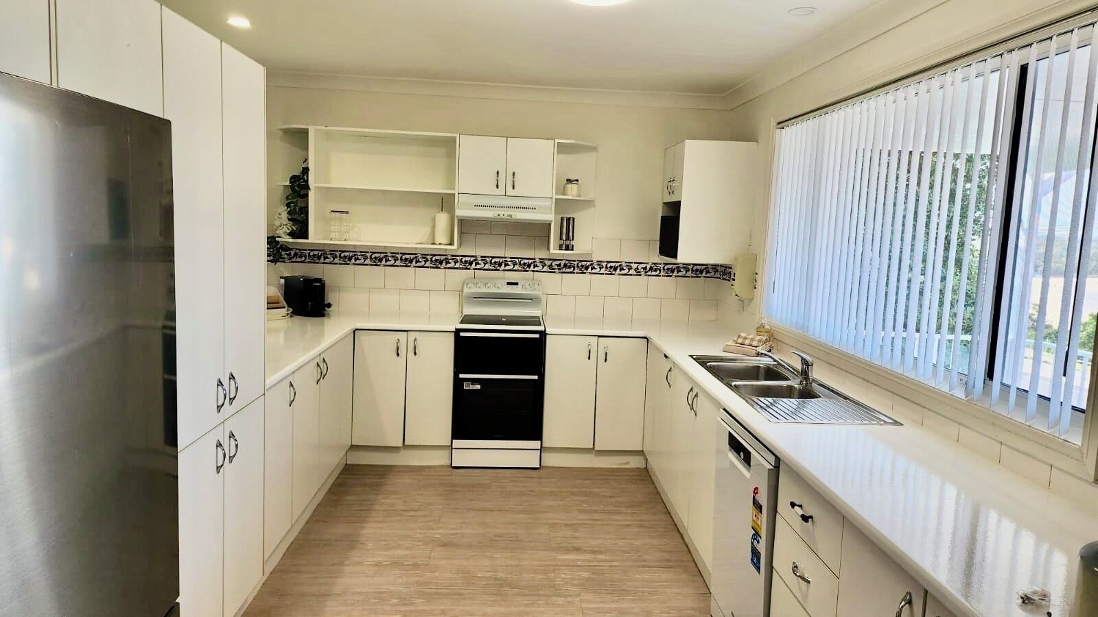 Microonde, forno, piano cottura, lavastoviglie